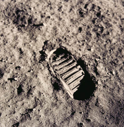 Neil_Armstrong_Footprint.jpg